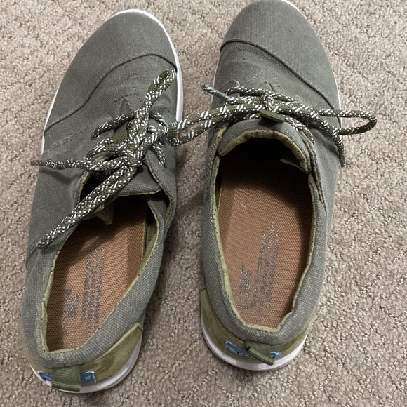 TOMS Green Canvas Sneakers - Picture 3 of 5